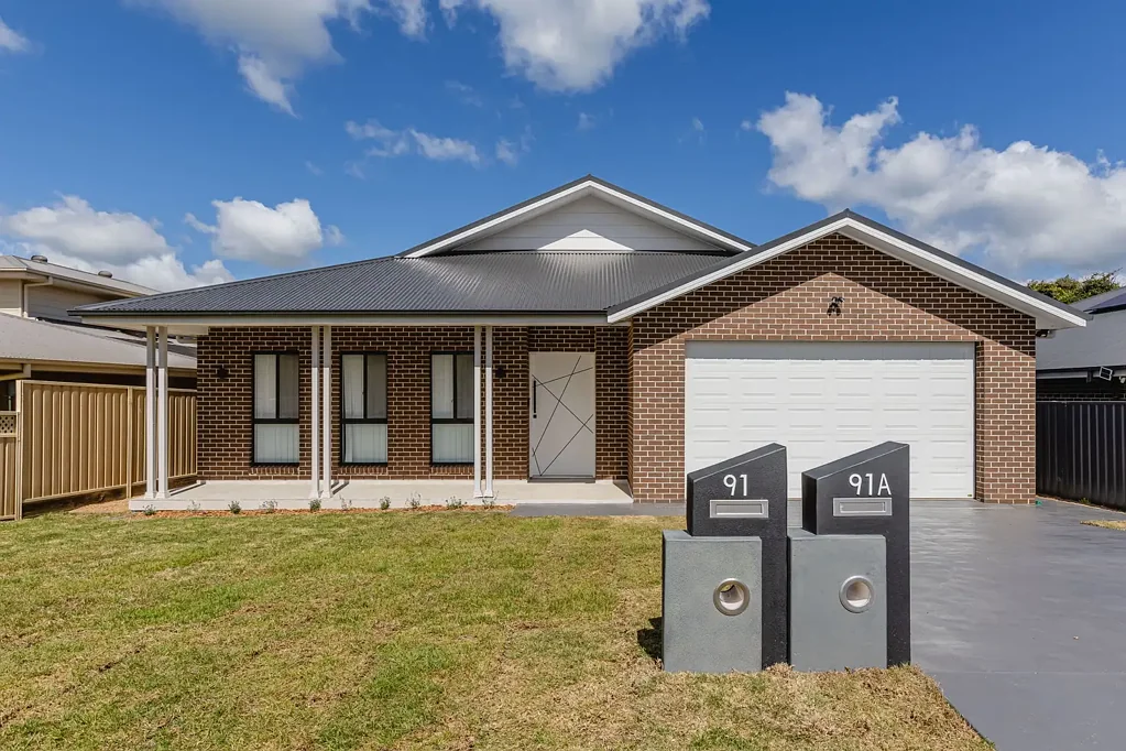 Dubbo 5Phòng ngủ Brand New - TWO HOMES. TWO INCOMES. ONE TITLE.