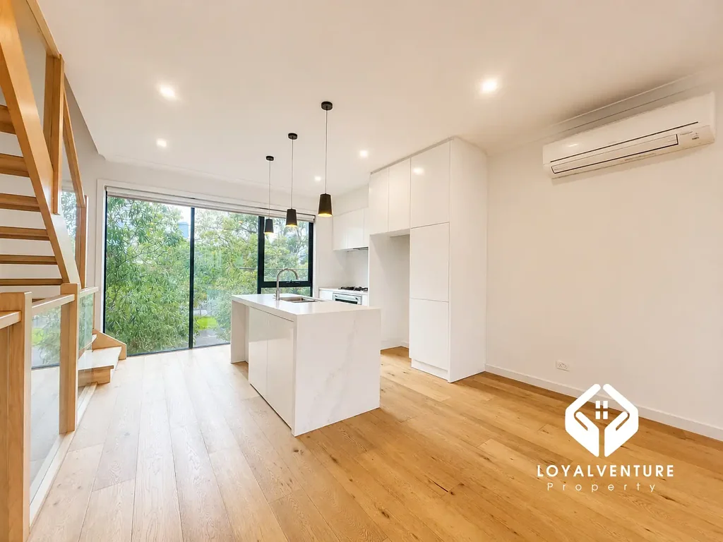 Luxurious Townhouse Lifestyle on the City Edge