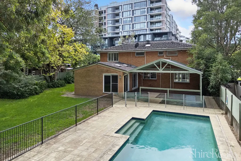 Castle Hill 4房 Castle Hill绝佳开发机会 Development opportunity in Showground Precinct