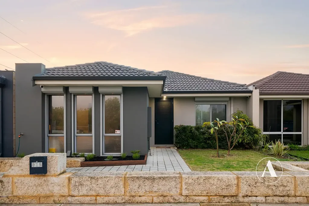 Harrisdale 3Habitaciones CLOSE TO SCHOOLS, SHOPS & PARKS! 3 BED + 2 BATH + THEATRE
