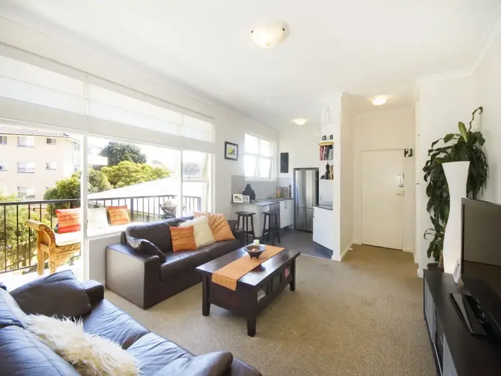 Central Location, Minutes to Stockland & Cosmopolitan Manly

Available 24/07/2026