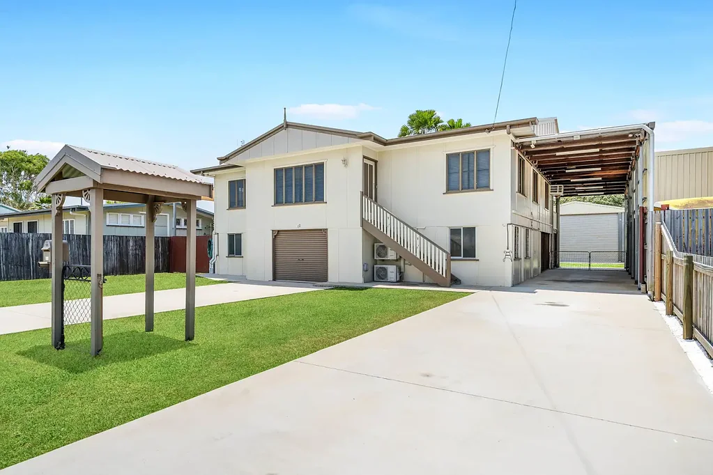 South Mackay 4બેડરૂમ A Home with Soul, Space, and Timeless Grace...