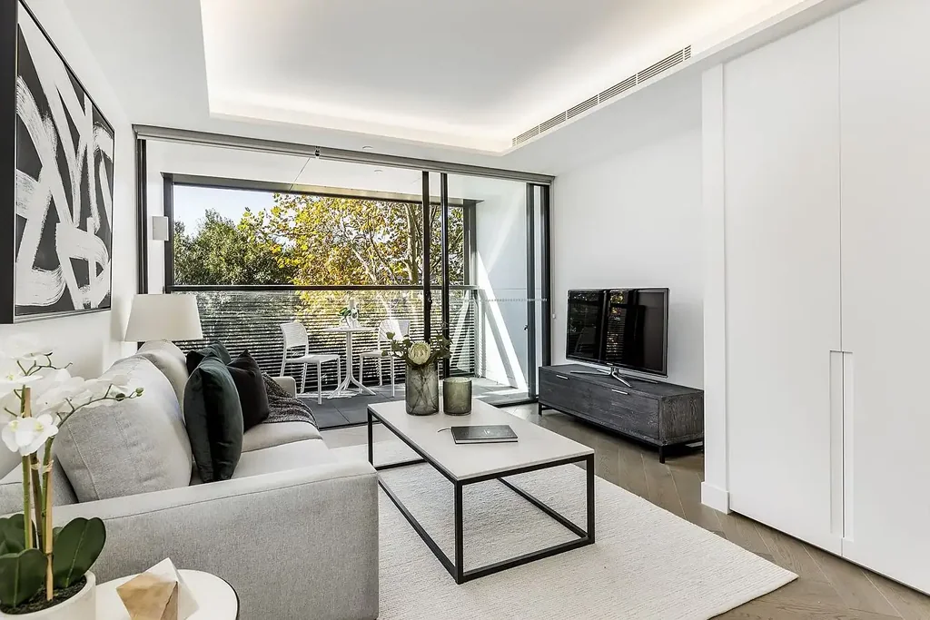 Executive Apartment One-Bedroom+ Study