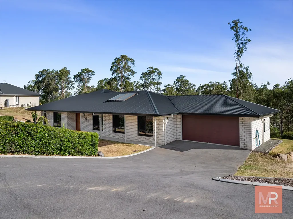 Mundoolun Spacious Family Home with Private Rural VIEWS!!