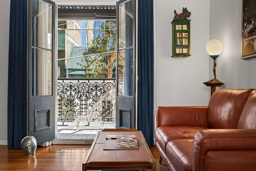 Surry Hills 2房 精美翻新联排别墅，室内外无缝衔接 Beautifully Renovated Terrace with Seamless Indoor-Outdoor Living
