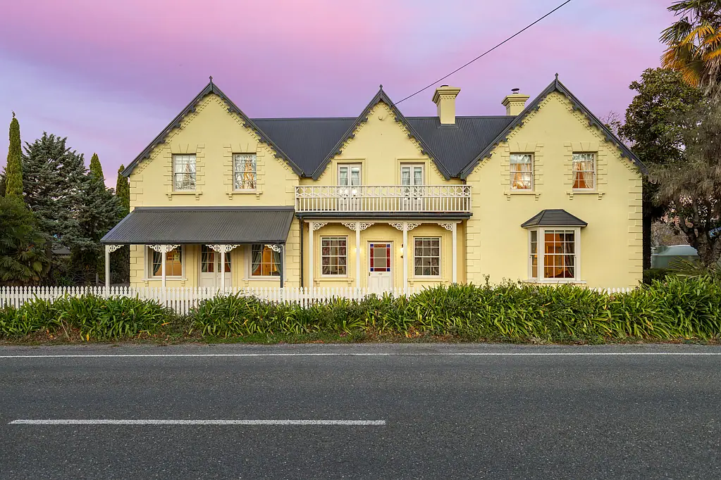 Brightwater 6બેડરૂમ The Gables; historic home, fully restored
