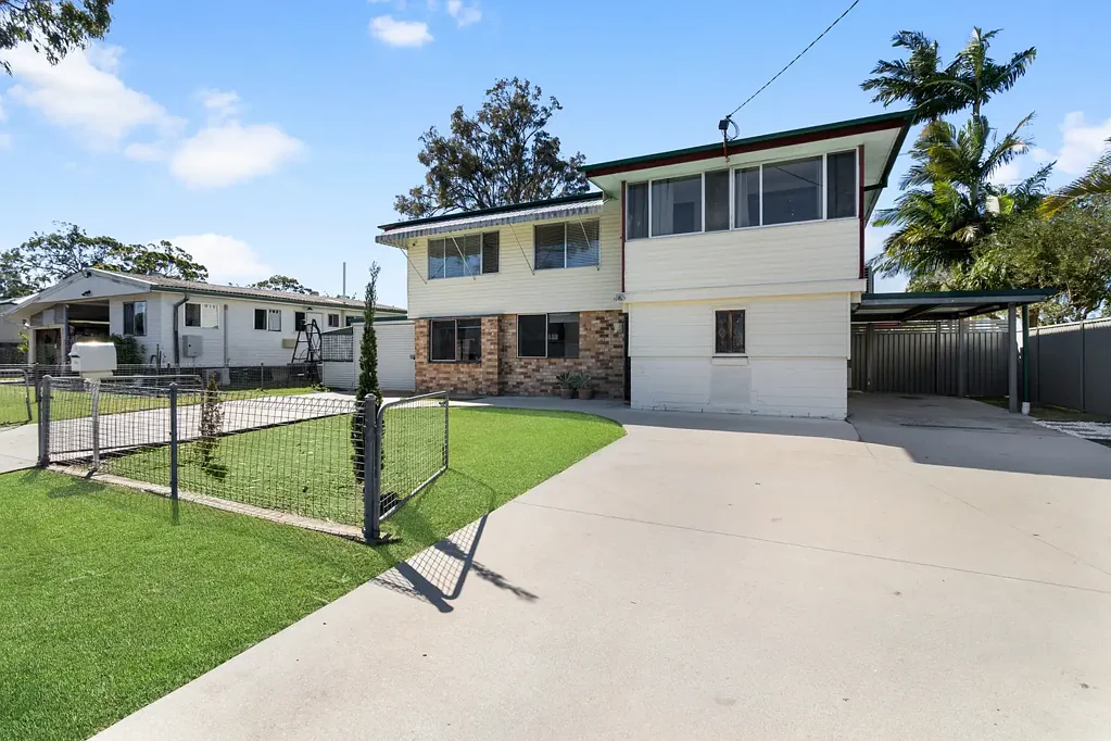 Deception Bay 3कमरा DUAL-LIVING POTENTIAL | 3 BEDROOMS UP + 2 ROOMS DOWN