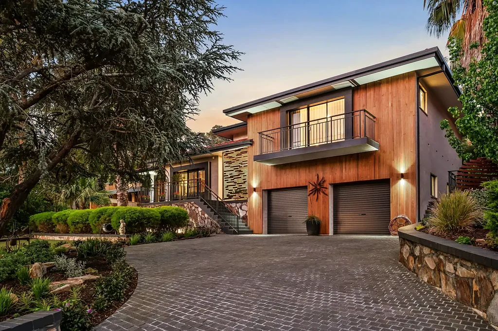 Burnside 4બેડરૂમ Spectacular Foothills' Retreat with Gorgeous Gardens + City Views.