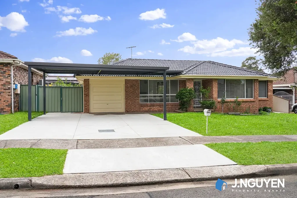 Green Valley 3Moenga Perfectly Positioned 3-Bedroom Brick Veneer Home on a 563m² Parcel