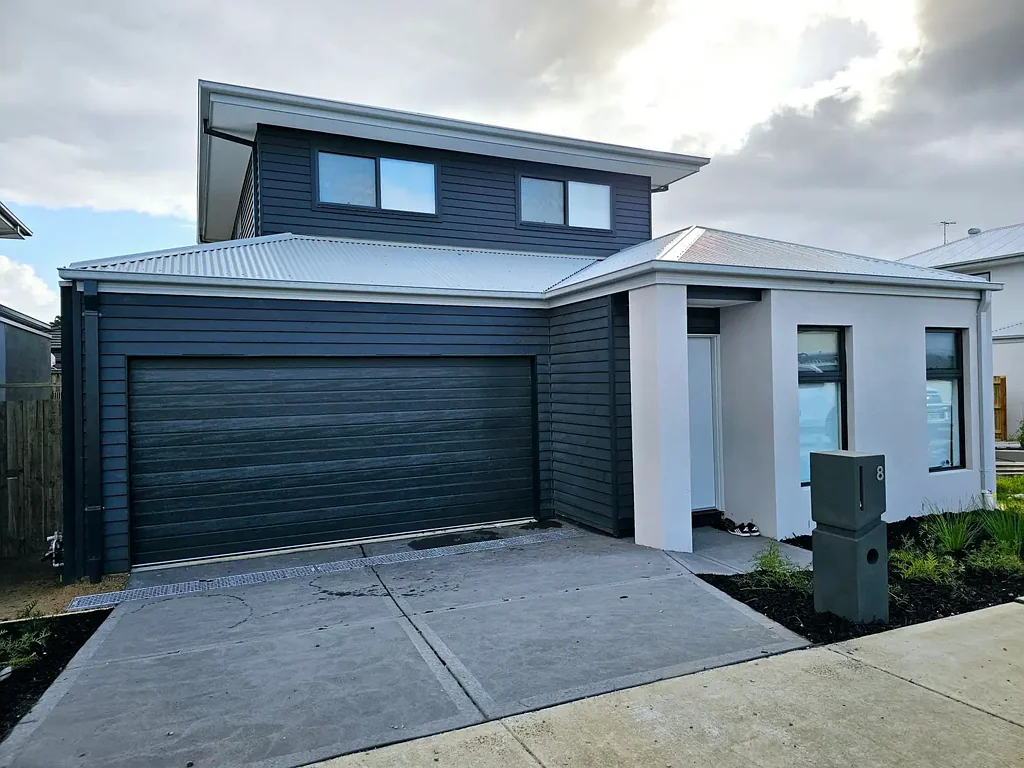 Modern Comfort Meets Convenience: Stunning 4 Bedroom House in Hampton Park