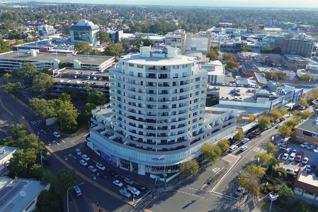 Blacktown 3房 三卧宽敞公寓 CBD区域景观 现代厨房电器 开放式客餐区 两车位带遥控 社区休闲设施 Three Bedrooms Plus Two Car Space With Central Location!