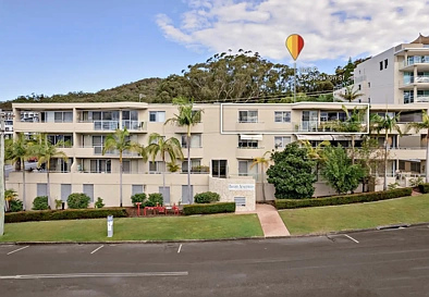 Nelson Bay 2Moenga Spacious, Light-Filled & Right in the Heart of Nelson Bay