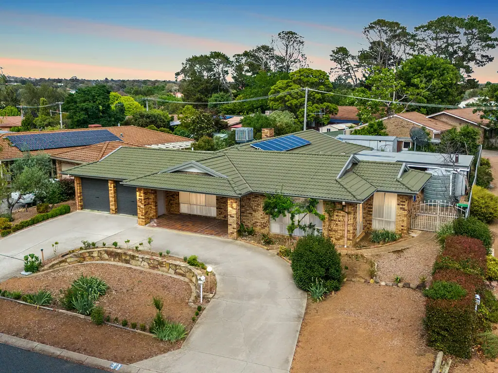 33 Twelvetrees Crescent, Florey, ACT 2615