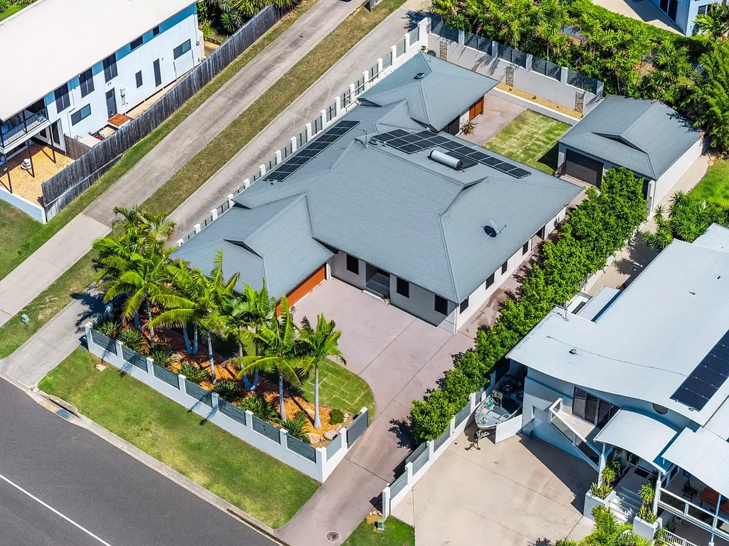 14 Lighthouse Drive, Boyne Island, QLD 4680