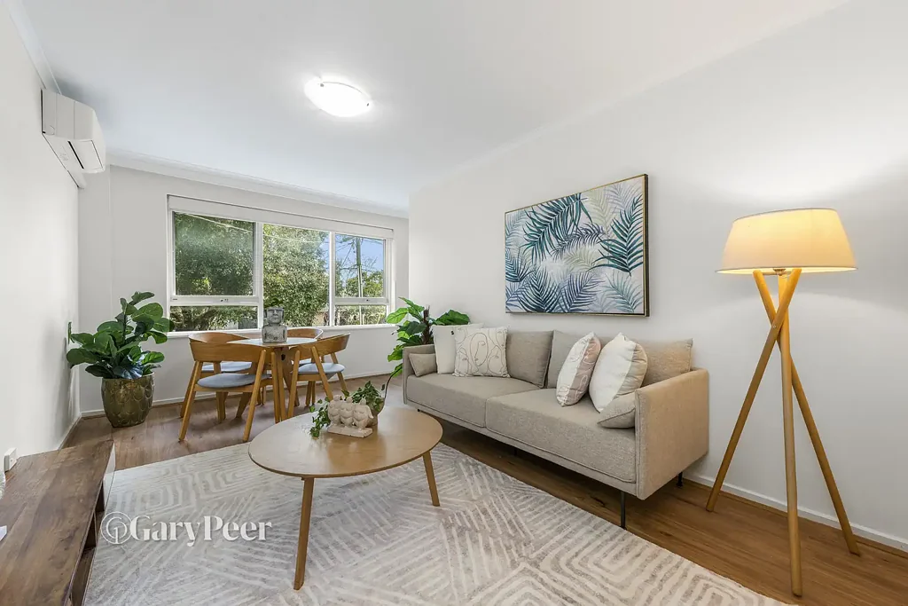 Carnegie 2 Bedroom Spacious light filled retreat with leafy outlook