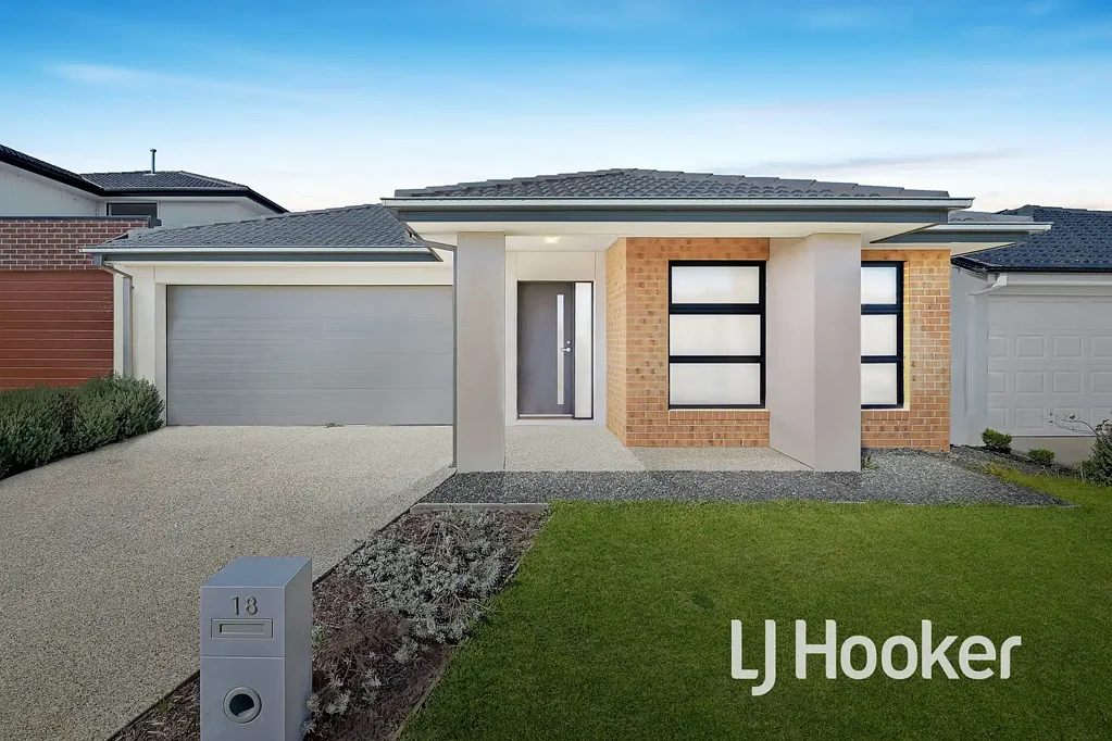 Clyde 4房  Modern Family Home (2 Living Areas) - Ready to Move In!