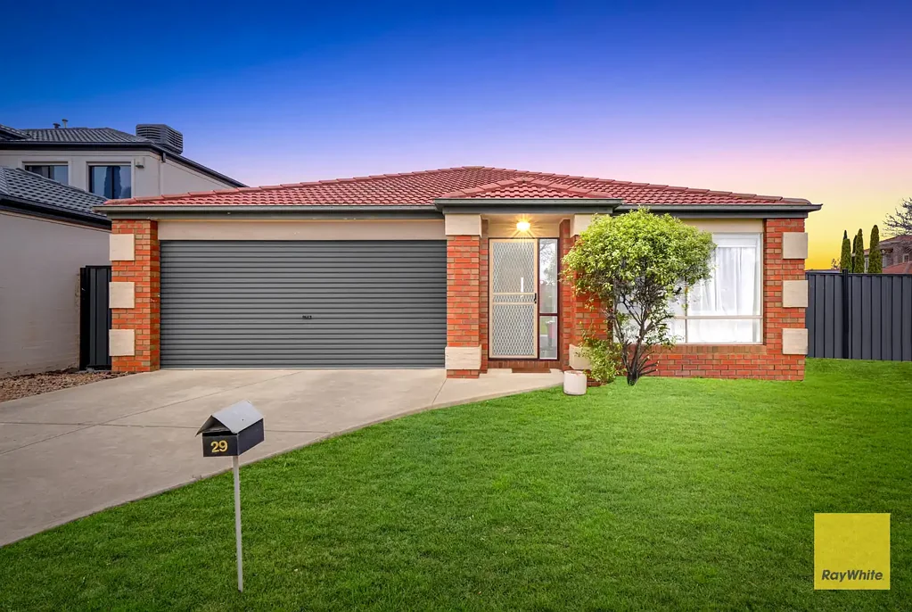Tarneit 4部屋 Family Living with Future Dual Living Potential in the Prestigious Knightsbridge Estate
