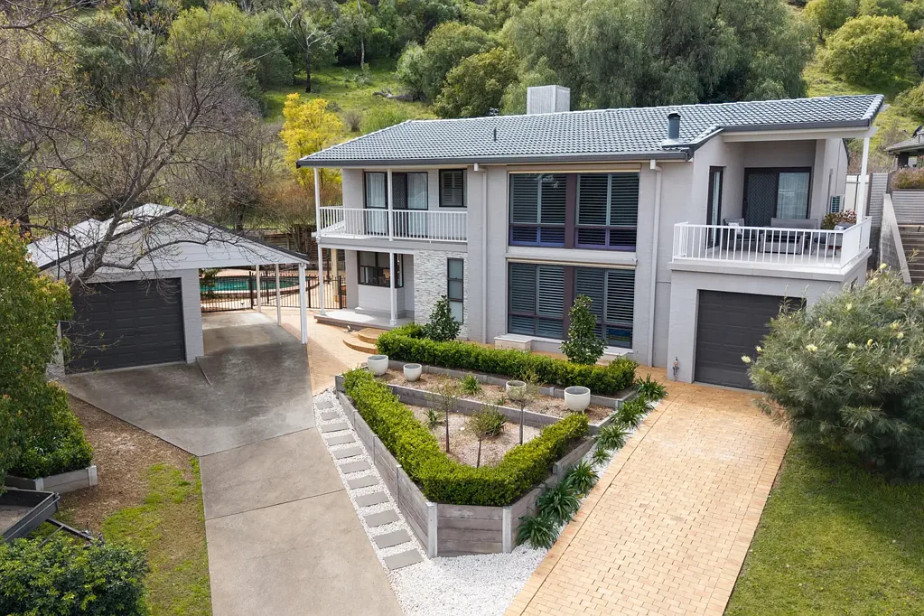 Tamworth 4ਬੈੱਡਰੂਮ Panoramic Views & Poolside Living in East Tamworth