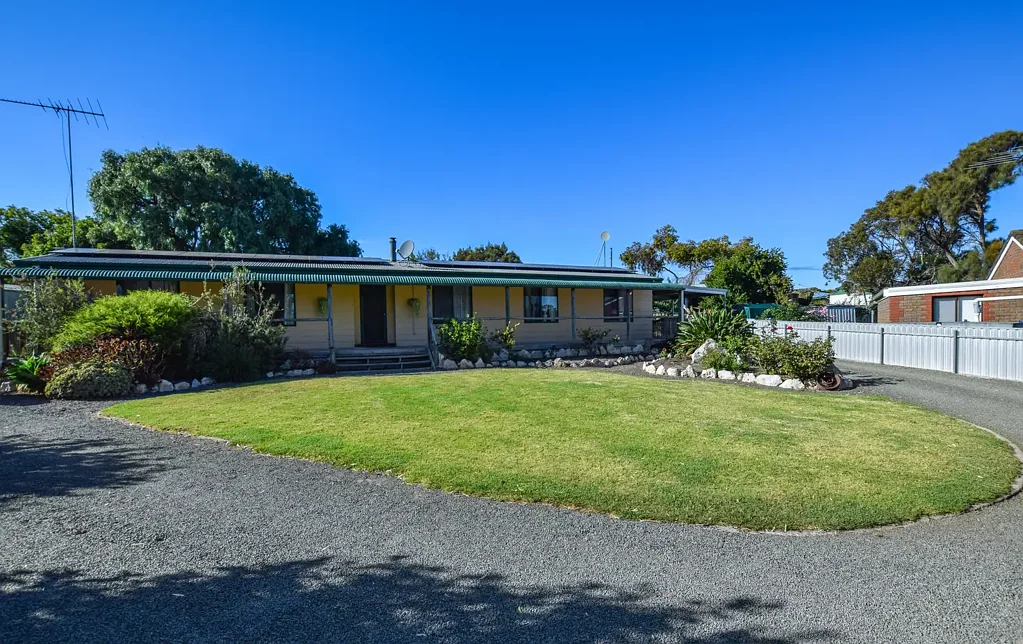 Large family home located in quiet cul-de-sac