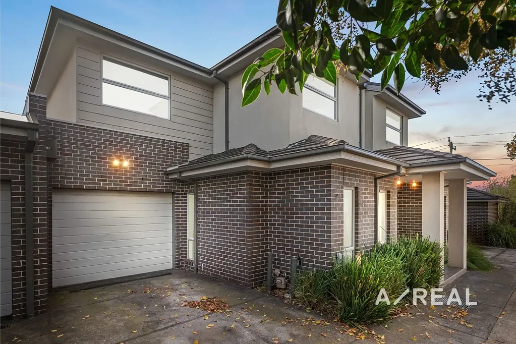 Hadfield 3 Bedroom Townhouse Perfection In Coveted Locale
