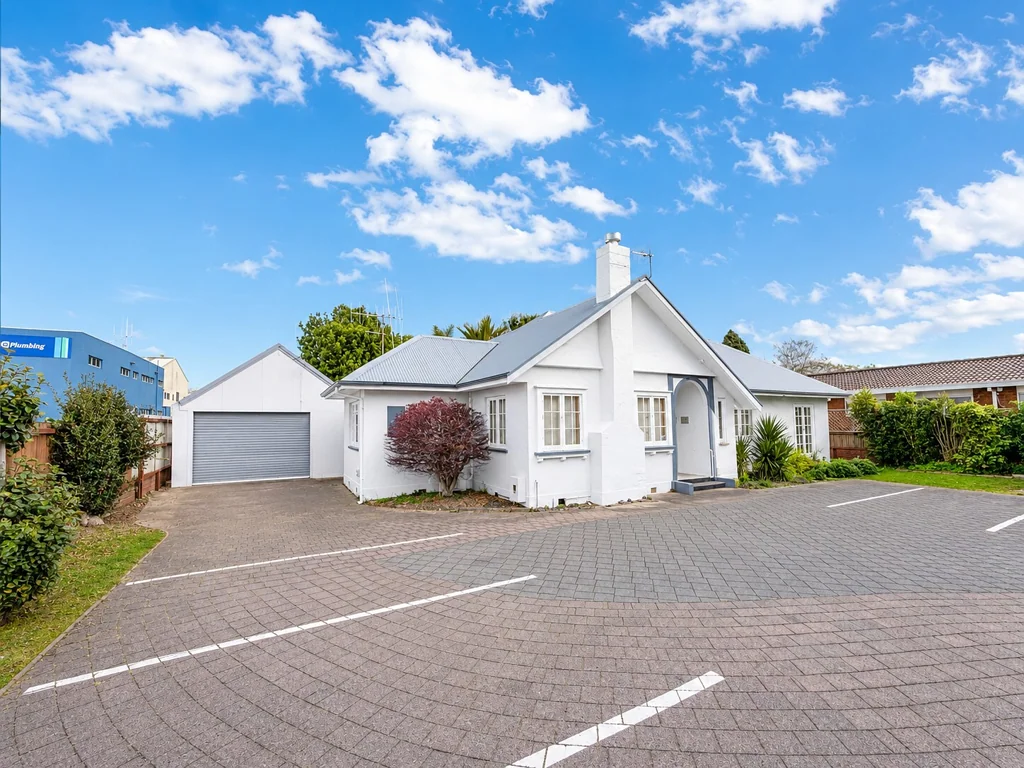 Tauranga Central  Unique standalone office