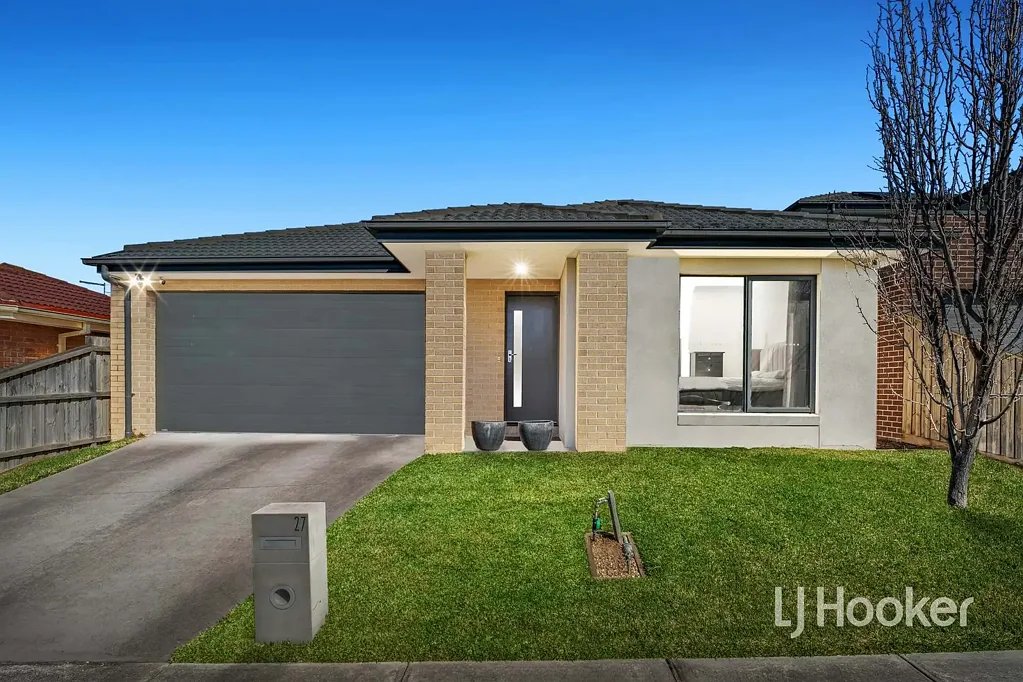 27 Oakman Way, Hampton Park, VIC 3976