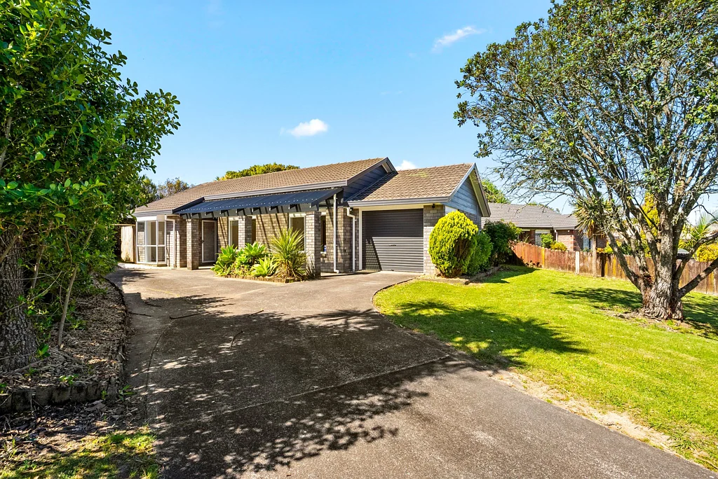 11 Randwick Place, Randwick Park, Manukau City, Auckland