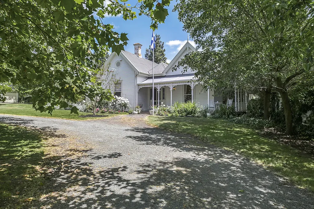 21 Dimora Avenue, Camperdown, VIC 3260