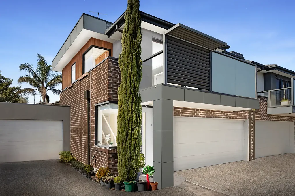 Chadstone 3Moenga Tantalising Townhouse Ease Bathed in Brilliant Light