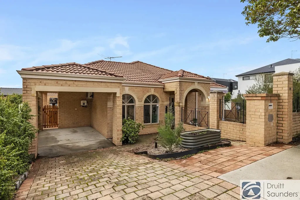Street Front Home - Part Furnished, or Unfurnished, You Decide!