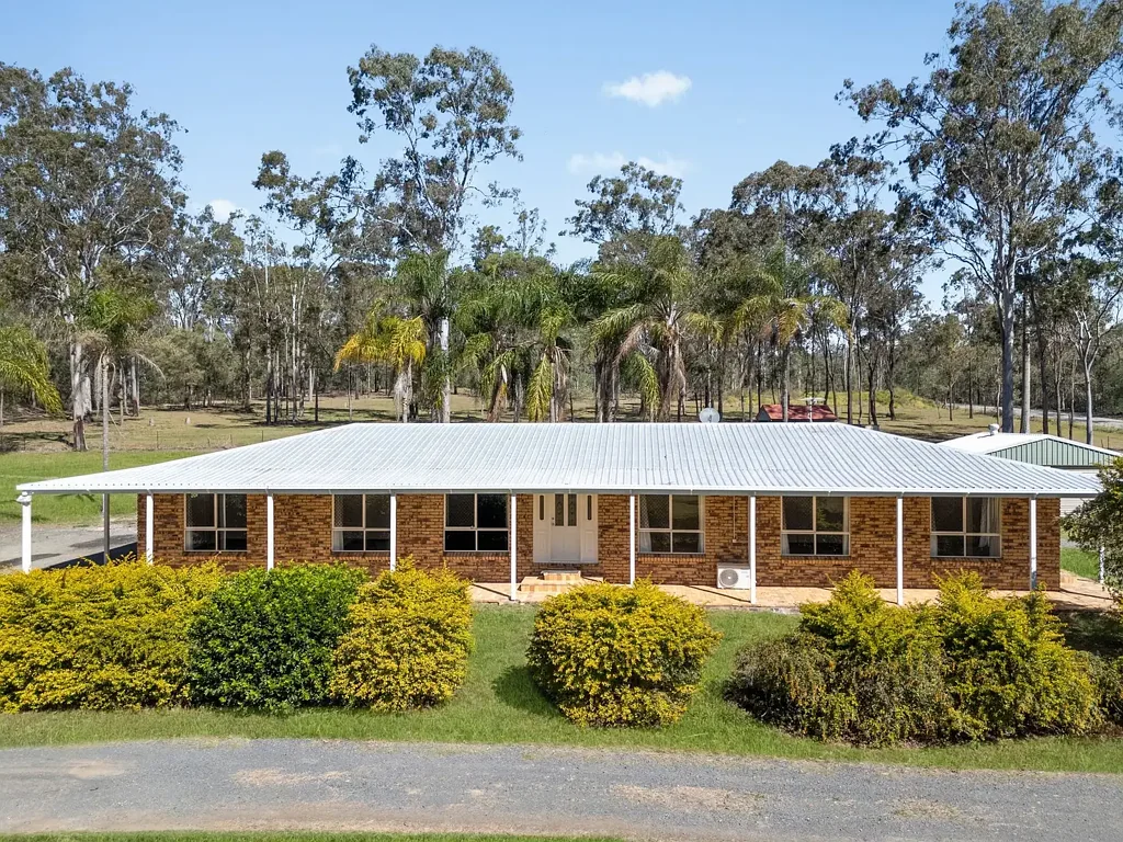 Dual Living Acreage Retreat - Freshly Renovated on 6.2 Hectares