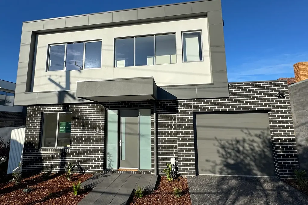 Mentone 4 Bedroom STREET FRONTAGE WITH SUPERIOR SPACE FOR FAMILY LIVING - VIEW ANYTIME BY PRIVATE APPOINTMENT CALL ROD RICHARDSON 0409 421 742