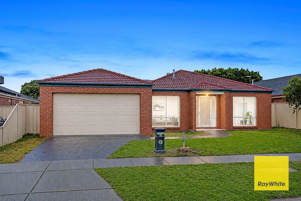 Tarneit 4房 四卧室家庭住宅 风格空间实用 720sqm平地 主套房独立 双车库远程控 步行学校商圈 双住宅开发机会 North Facing Family Entertainer on Approx 720 sqm Block!!
