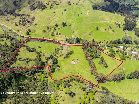 Omapere  Off-Grid Paradise: 6.5ha Block with Stream