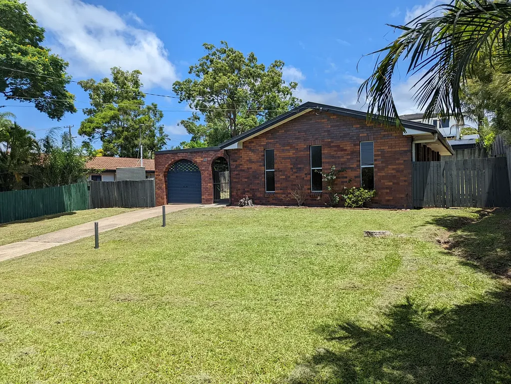 Walk to Everything - Great Sized Yard!