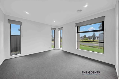 7 Ebbsfleet Crescent, Strathtulloh, VIC 3338, 4房, 2浴, House