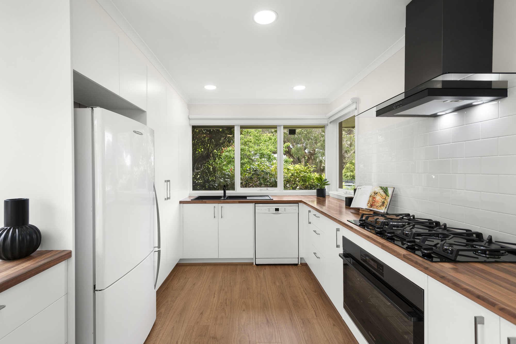 13 MCKENNA RD, GLEN WAVERLEY VIC 3150, 0房, 0浴, Townhouse