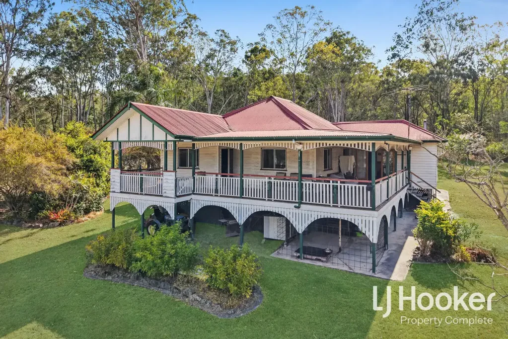 Cedar Creek 3침실 Country Charm Meets Untapped Potential � 5.66 Acres of Opportunity