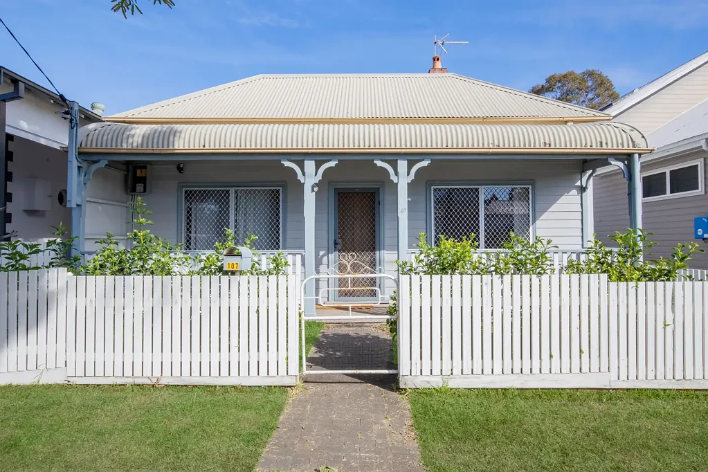 Hamilton 3 Bedroom Charming Hamilton Classic in a Prime Location