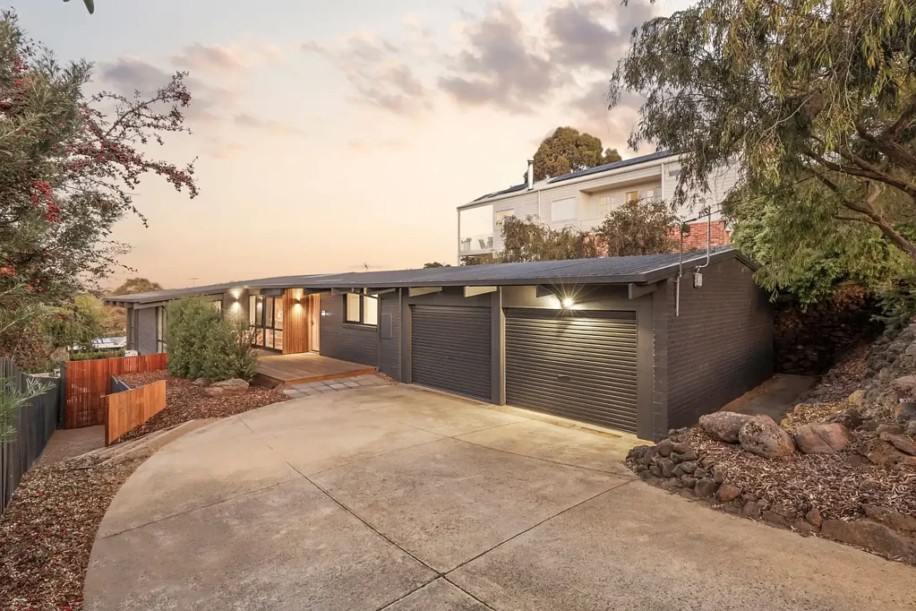 Highton 4chambre Reimagined Luxury: A Versatile Haven for All