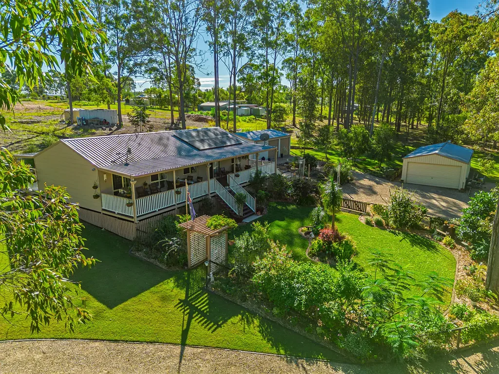 Glenwood 3 Bedroom Peaceful Acreage Retreat –Immaculate Inside and Out on 7,168m2