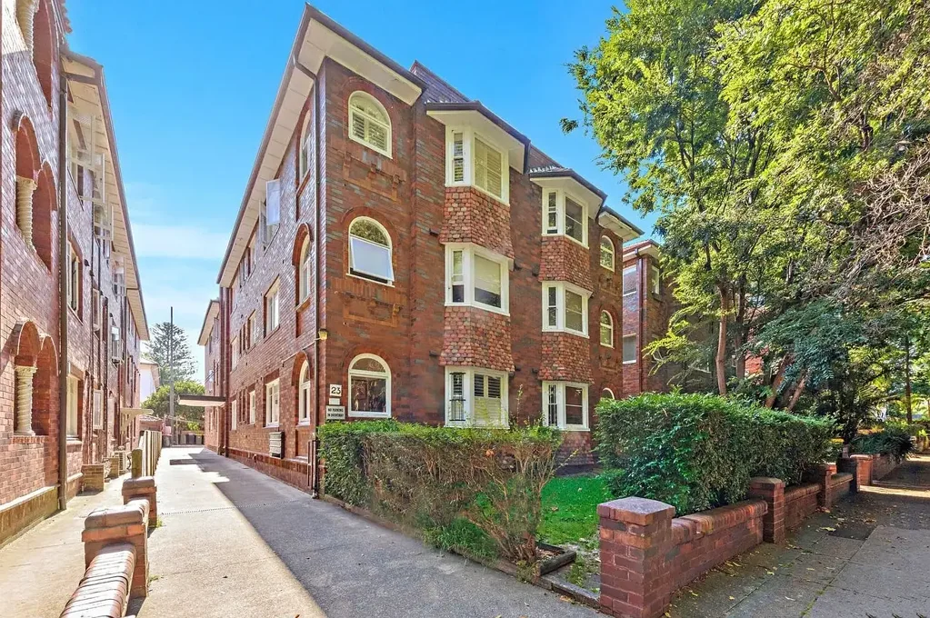 Art Deco 2 Bedroom Apartment Located At the Rear of The Building