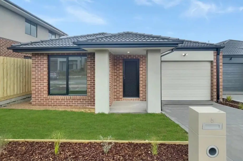 MODERN 4 BEDROOM PROPERTY