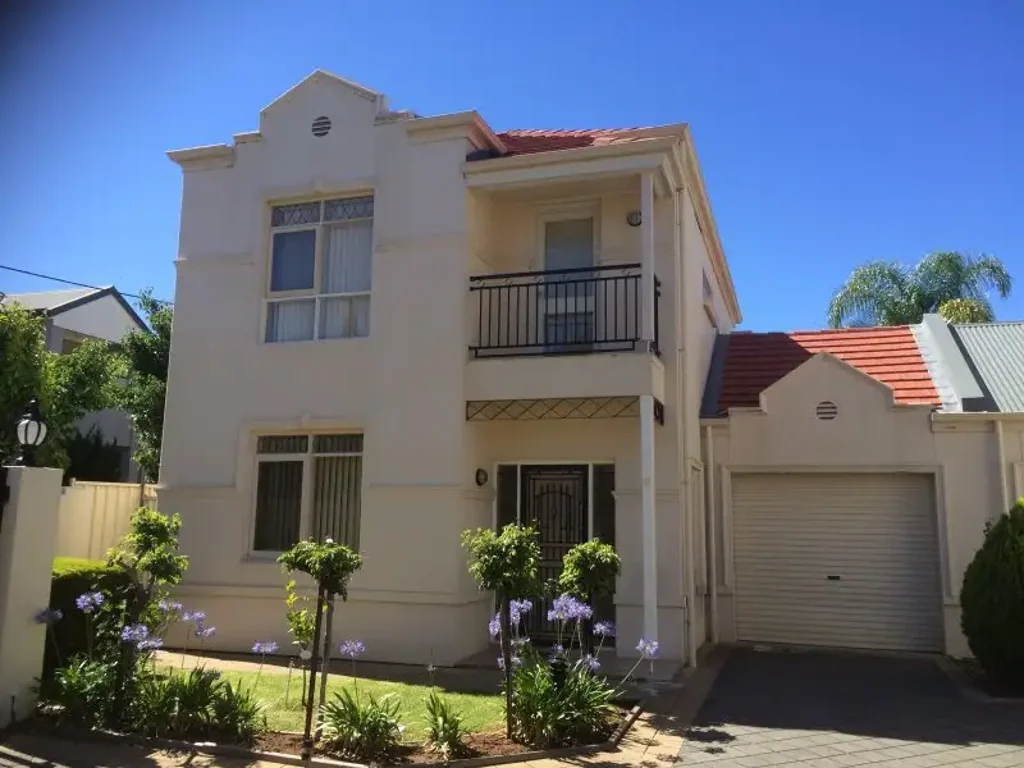 Gorgeous 3 bedroom townhouse in private and secure gated community.