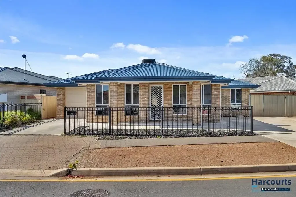 4 Bedroom Home with a Studio Area