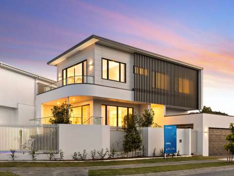 Burleigh Waters 3 Bedroom Brand New Architecturally Designed Luxury Home