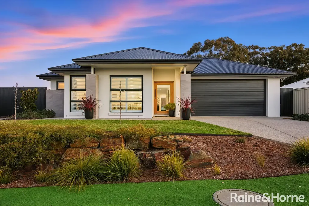 32 Ah Ket Avenue, Lloyd, NSW 2650