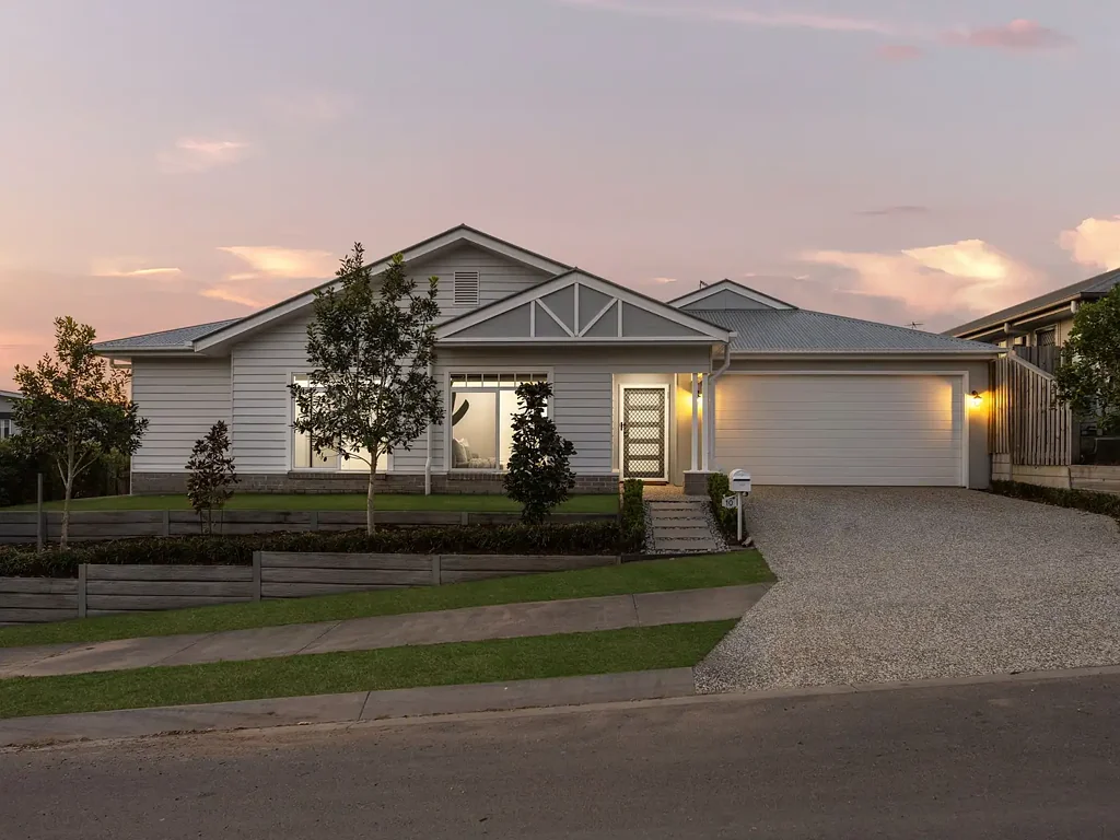 Augustine Heights 4બેડરૂમ A Façade to Fall For | A Modern Family Favourite in Augustine Heights!