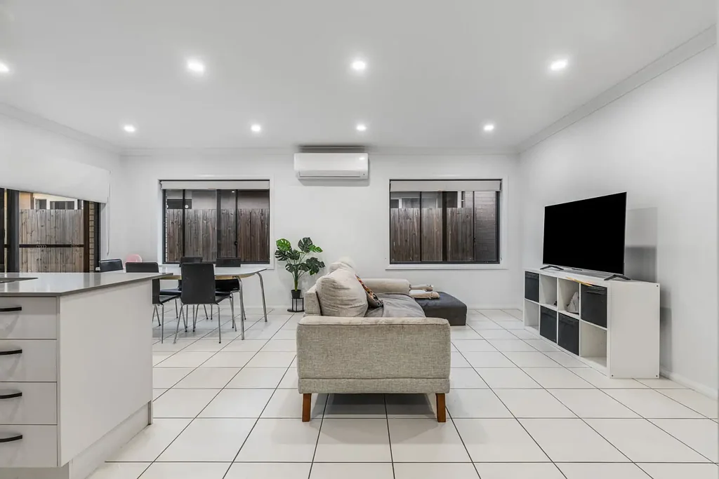 Flagstone 4બેડરૂમ Modern Family Living