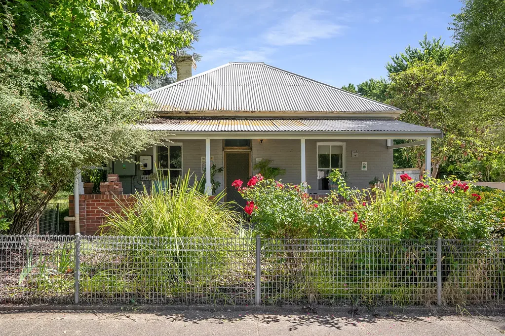 Blayney 4 Bedroom Timeless Heritage Elegance with Modern Comforts
